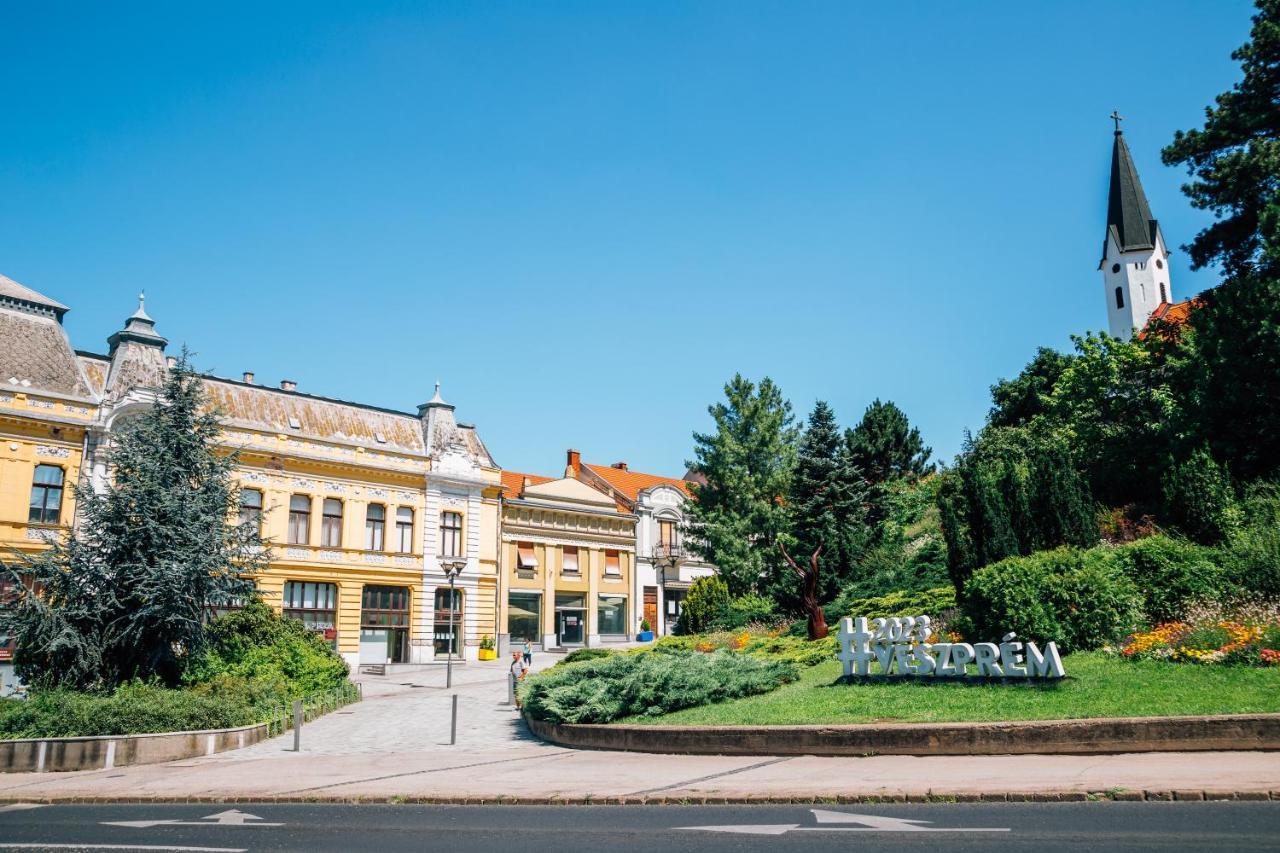 Villa Szofia Veszprem Apartments Экстерьер фото